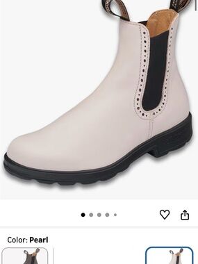 Blundstone White Chelsea Ankle Boots with Black Elastic
